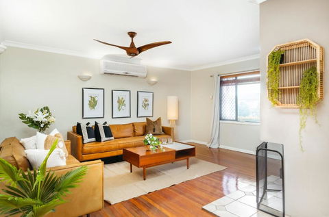 Bali Vibes Serene Tropical Oasis 4BD Holiday Home - Hobart Tourism 2