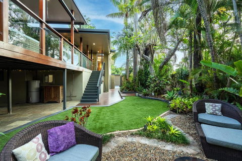 Bali Vibes Serene Tropical Oasis 4BD Holiday Home - Hobart Tourism 4
