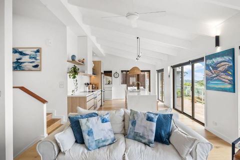 Banksia Beach House - Hobart Tourism 1