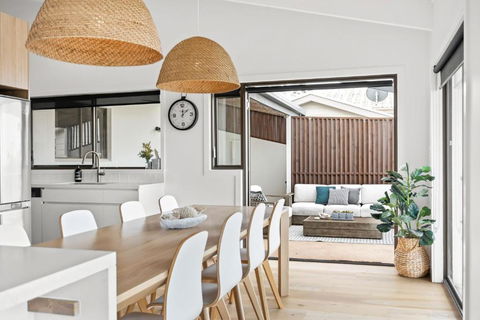 Banksia Beach House - Hobart Tourism 0
