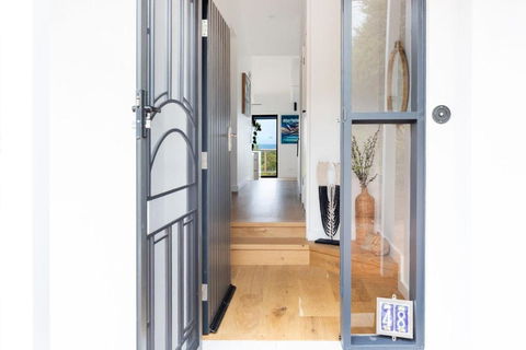 Banksia Beach House - Hobart Tourism 4