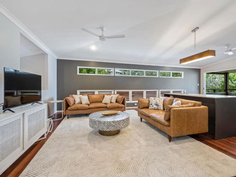 Banksia Beach House - Hobart Tourism 1