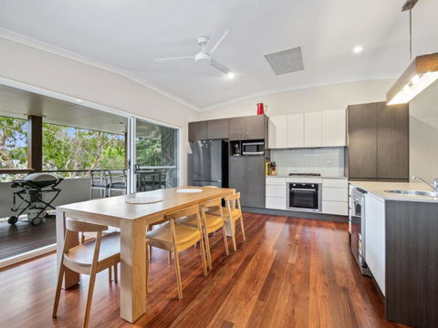 Banksia Beach House - Hobart Tourism 2