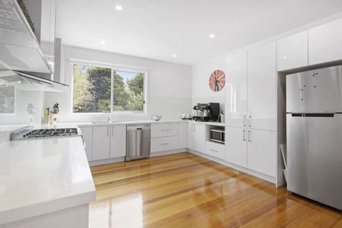 Banksia Beach Retreat - Hobart Tourism 2