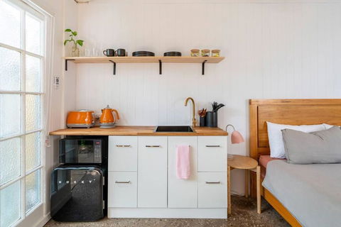 Banksia Bungalow - 100m To Town, 15 Mins To Beach - Hobart Tourism 1