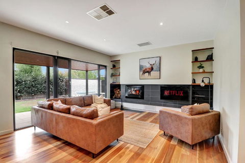 Banksia House - Hobart Tourism 4