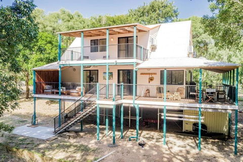 Banksia House - On Main Beach, Agnes Water - Hobart Tourism 2