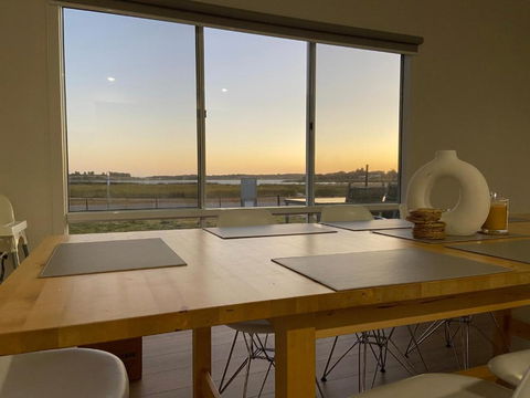 Banksia Lakeview Retreat - Hobart Tourism 4