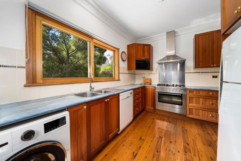 Banksia Tops - Hobart Tourism 4
