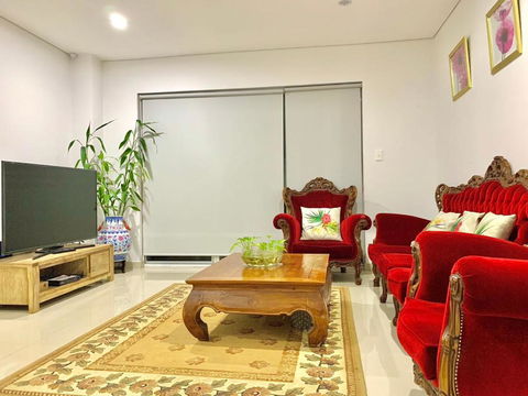 Bankstown 4 Br House Close To Shopping & Station - Hobart Tourism 1