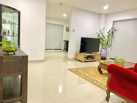 Bankstown 4 Br House Close To Shopping & Station - Hobart Tourism 2