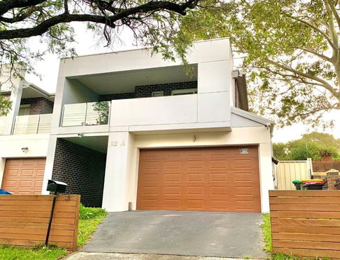 Bankstown 4 Br House Close To Shopping & Station - Hobart Tourism 0