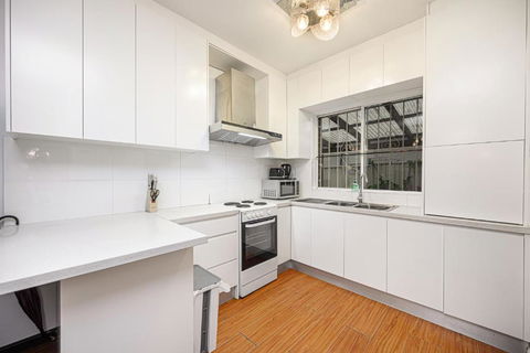 Bankstown Next To Westfield! Lovely 3 Br Townhouse - Hobart Tourism 4