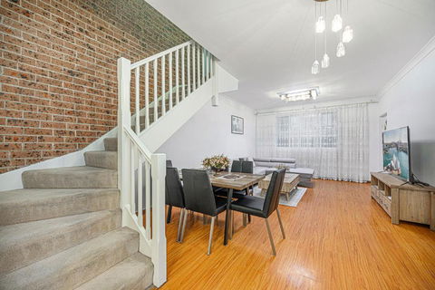 Bankstown Next To Westfield! Lovely 3 Br Townhouse - Hobart Tourism 2