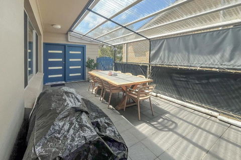 Banyan, 14 Montevideo Parade - Spacious Pet Friendly Property With Air Con And WiFi - Hobart Tourism 3