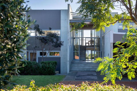Banyandah I Private Properties - Hobart Tourism 3