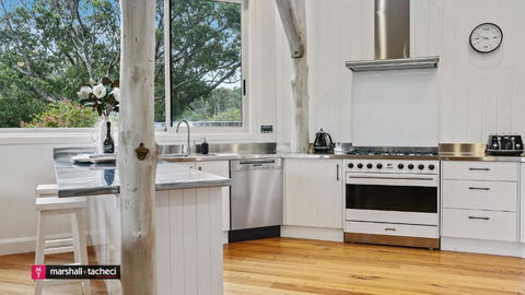 Baraga Sanctuary Holiday House, Bermagui Barragga Bay Linen & Wifi Provided - Hobart Tourism 1