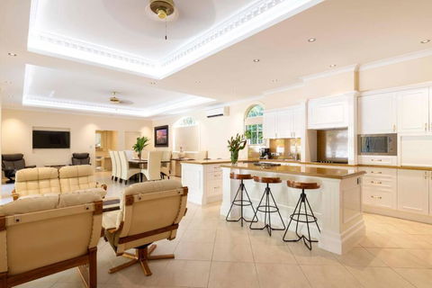 Barbados In The Tropics - 5 Bedroom Luxury Home - Hobart Tourism 1
