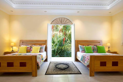 Barbados In The Tropics - 5 Bedroom Luxury Home - Hobart Tourism 3
