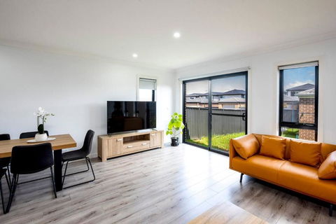 Bardia Near Train & Shopping With Central AC&WiFi - Hobart Tourism 1