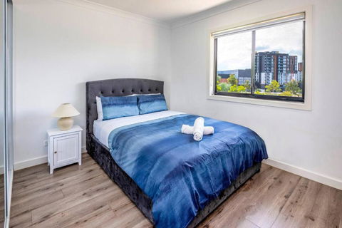 Bardia Near Train & Shopping With Central AC&WiFi - Hobart Tourism 4