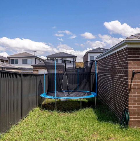 Bardia Near Train & Shopping With Central AC&WiFi - Hobart Tourism 3