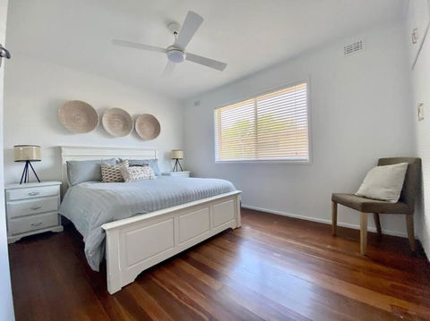 Bare Foot & Beachy On Binya! Pet Friendly House - Hobart Tourism 3