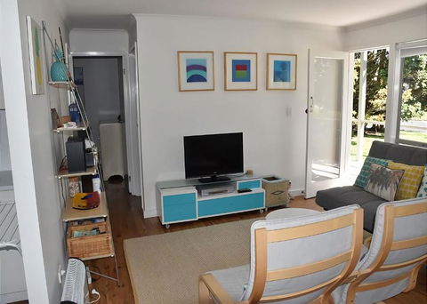 Barefoot Bungalow - Hobart Tourism 1