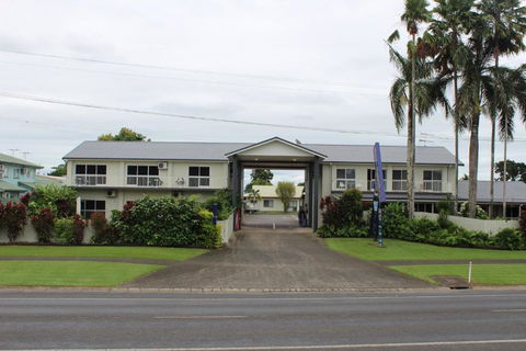 Barrier Reef Motel Innisfail - Hobart Tourism 2