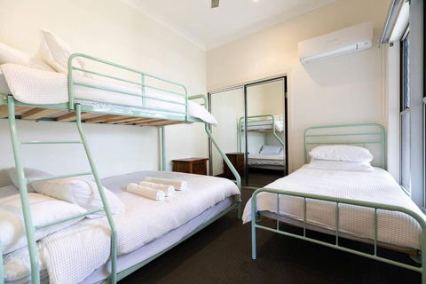 Barrier Reef Retreat - Agnes Water - Hobart Tourism 4