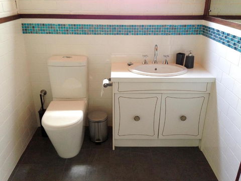 Base Guest House - Hobart Tourism 2