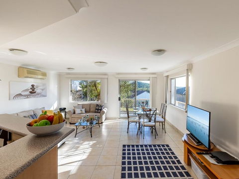 Bay Getaway 1 Fantastic Bay Holiday Unit With Water Views - Hobart Tourism 1