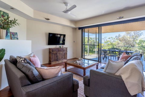 Bay Largo I Private Properties - Hobart Tourism 3