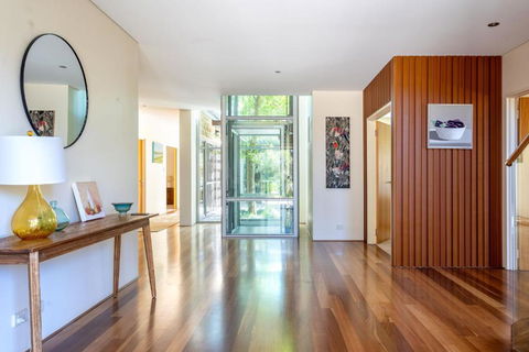 Bay Largo I Private Properties - Hobart Tourism 1