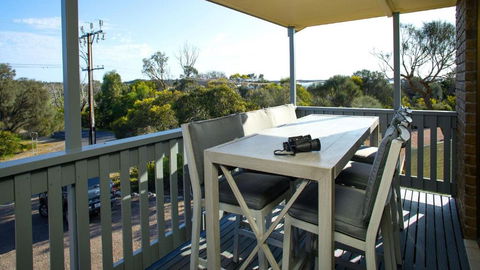 Bay Life - Relax, Unwind Andeexperience Coffin Bay Life At Its Best! - Hobart Tourism 1