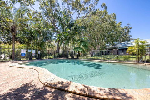 Bay Parklands 6, 2 Gowrie Ave - Pool, Wi-Fi Family Holiday - Hobart Tourism 0