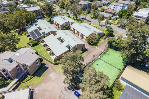 Bay Parklands 6, 2 Gowrie Ave - Pool, Wi-Fi Family Holiday - Hobart Tourism 1