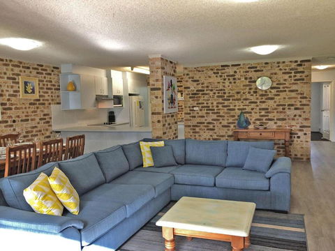 Bay Parklands, 22, 2 Gowrie Avenue - Pool, Tennis Court, Spa, Child Friendly - Hobart Tourism 3