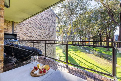 Bay Parklands 27 2 Gowrie Ave Pool Tennis Court Spa And Views - Hobart Tourism 2