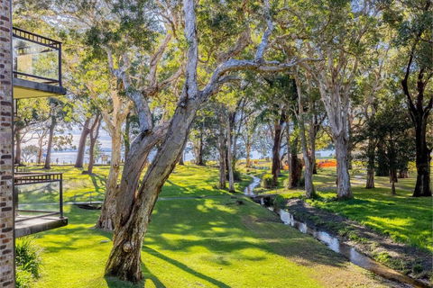 Bay Parklands 27 2 Gowrie Ave Pool Tennis Court Spa And Views - Hobart Tourism 0