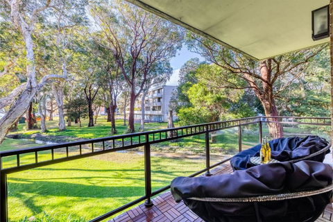 Bay Parklands 27 2 Gowrie Ave Pool Tennis Court Spa And Views - Hobart Tourism 1