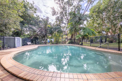 Bay Parklands 69 Large Unit With Views Pool Tennis Court And Spa - Hobart Tourism 4