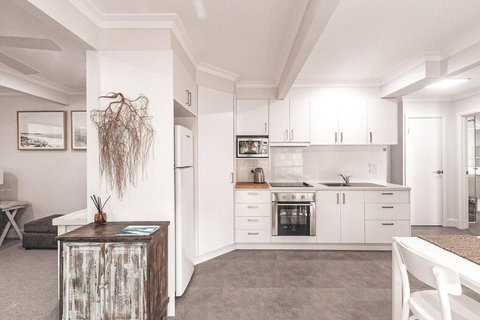 BAY PROPERTIES . Summer Salt On Main - Tourism TAS 4