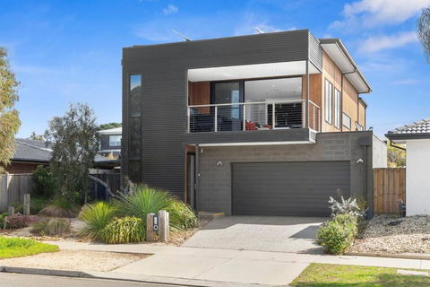 Bayview Luxe- Sleeping 14, Pet Friendly, Views- 4 Bedroom, Lounge With Sofa Beds - Hobart Tourism 0