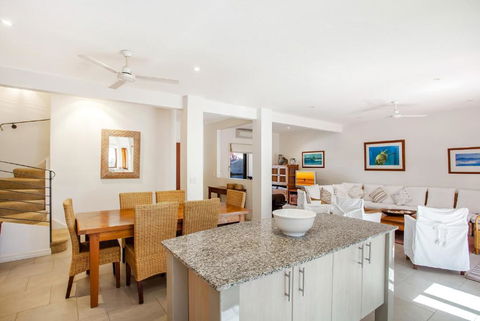 Bayvilla 3 @ Belongil Beach - Hobart Tourism 1