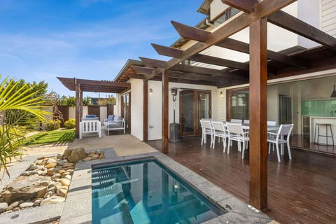 Beach And Golf Haven With Spa Luxury Living - Hobart Tourism 0