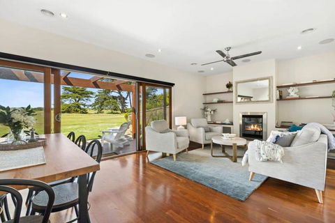 Beach And Golf Haven With Spa Luxury Living - Hobart Tourism 1