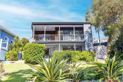 Baggies On Dutchies, 9 Burbong Street - Large Pet Friendly House With Spectacular Waterviews, Wi-Fi And Air Con - Hobart Tourism 4