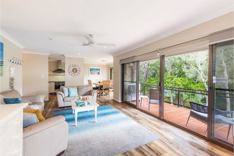 Bay Parklands, 49 2 Gowrie Ave - Ducted Aircon, Wifi, Views, Pool, Tennis - Hobart Tourism 4