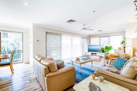 Bay Parklands, 49 2 Gowrie Ave - Ducted Aircon, Wifi, Views, Pool, Tennis - Hobart Tourism 0